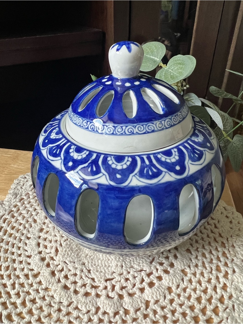 Blue & White Vintage Reticulated Chinoiserie Potpourri/Candle/Incense Holder